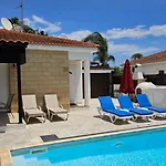 Gracia Villa *