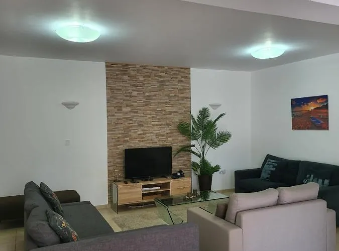 Gracia * Ayía Nápa